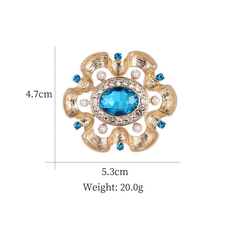 Baroque Pearl Leaf Insignia Brooch - Retro European & American Gold Pin Accessory