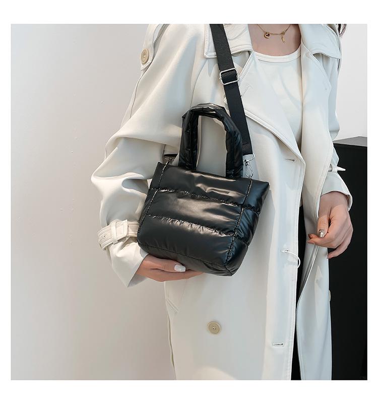 2024 Dámská ležérní módní taška přes rameno: Lehká péřová bavlněná bunda ve stylu pro podzim/zimu, všestranná kabelka a crossbody