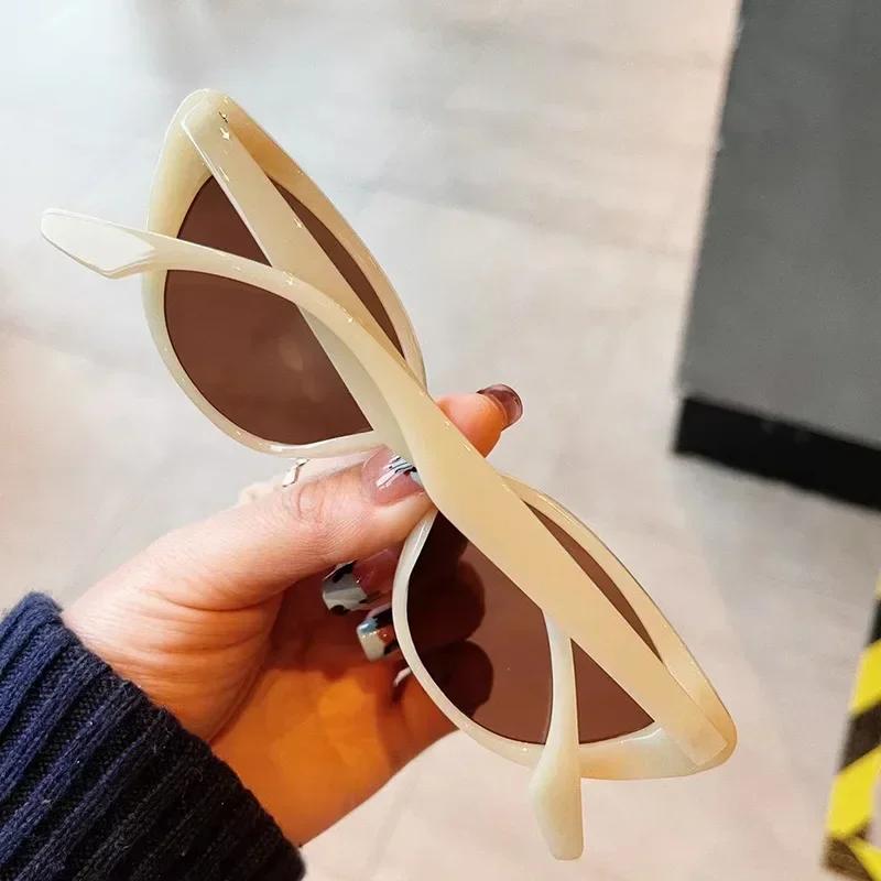 Vintage Small Frame Cat Eye Sunglasses Women for Men Popular Sun Glasses Punk Luxury Brand Designer Retro Sexy Pink Shades UV400