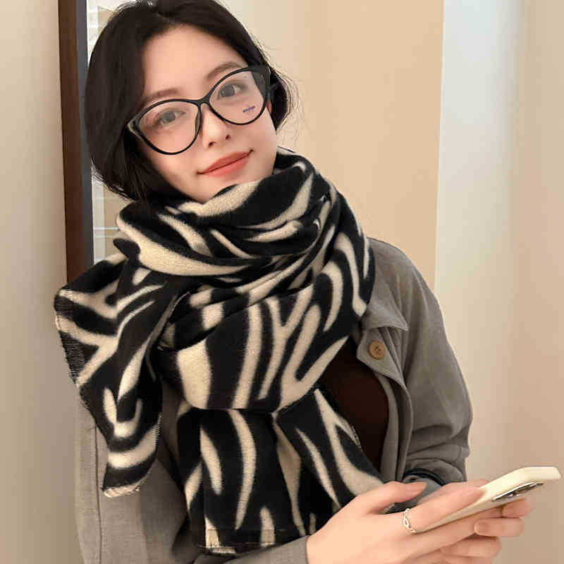 

Волнистый шарф, женский трендовый длинный шарф, сезонная шаль с кисточками двойного назначения