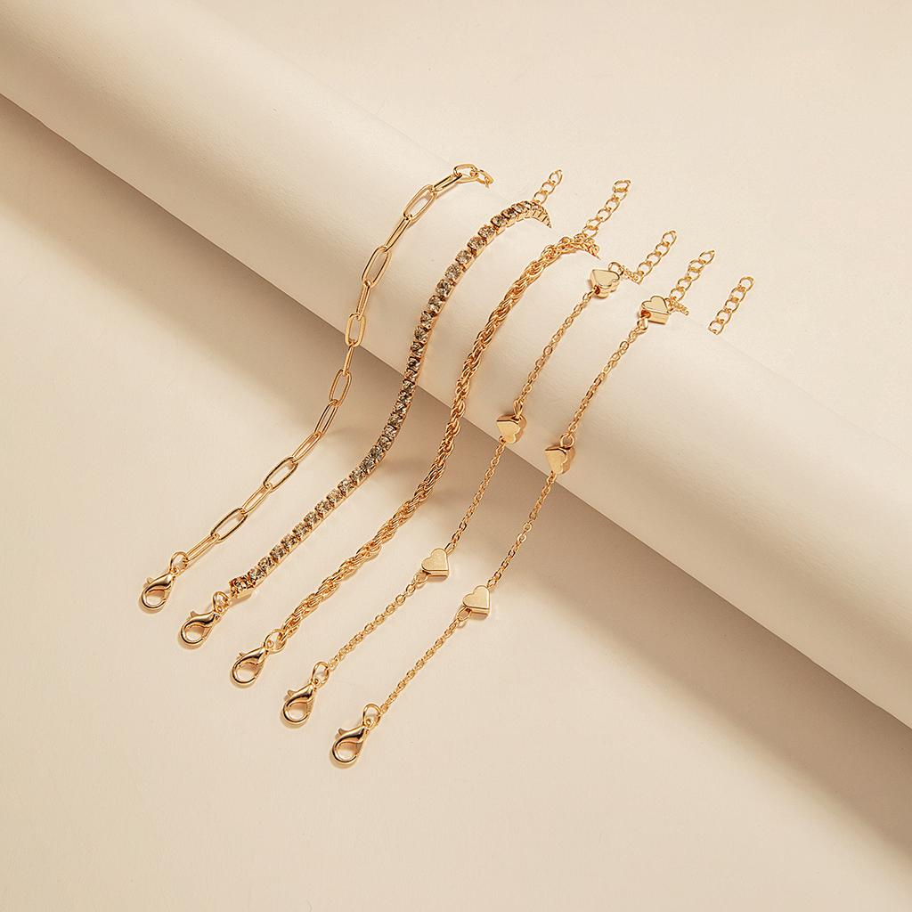 Modne Eleganckie Zestawy Bransoletek z Amuletami w Kształcie Serca dla Kobiet Vintage Minimalistyczne Wieloelementowe Skręcana Łańcuszkowa Metalowe Bransoletki Biżuteria