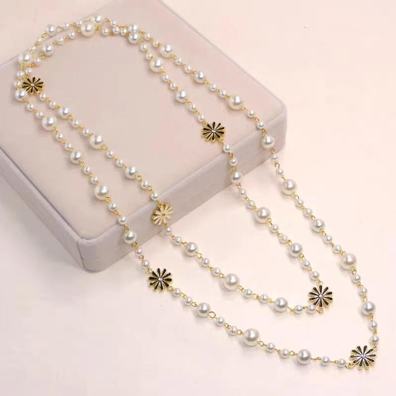 JMXD Long Pearl Necklace for Women Y2K Trendy Daisy Pendant Statement Jewelry Minimalist Chic Dainty Layered Chain Fashion Elegant Accessories Gift
