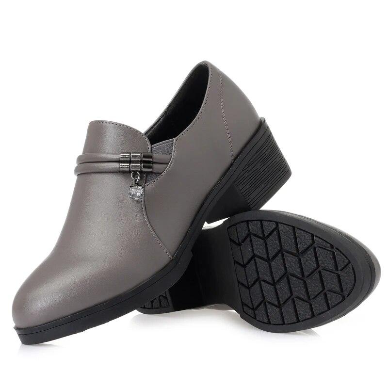 

Женские модельные туфли. Весенние женские офисные туфли. Женская пригородная обувь на среднем каблуке большого размера. 38 серый