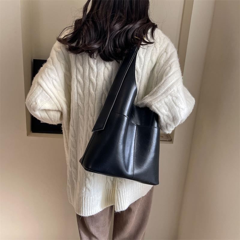 

2025 новая ретро мода сумка-ведро большая вместимость плечевая кроссбоди простая универсальная шоппинг подмышечная сумка 31*11*25 чёрный