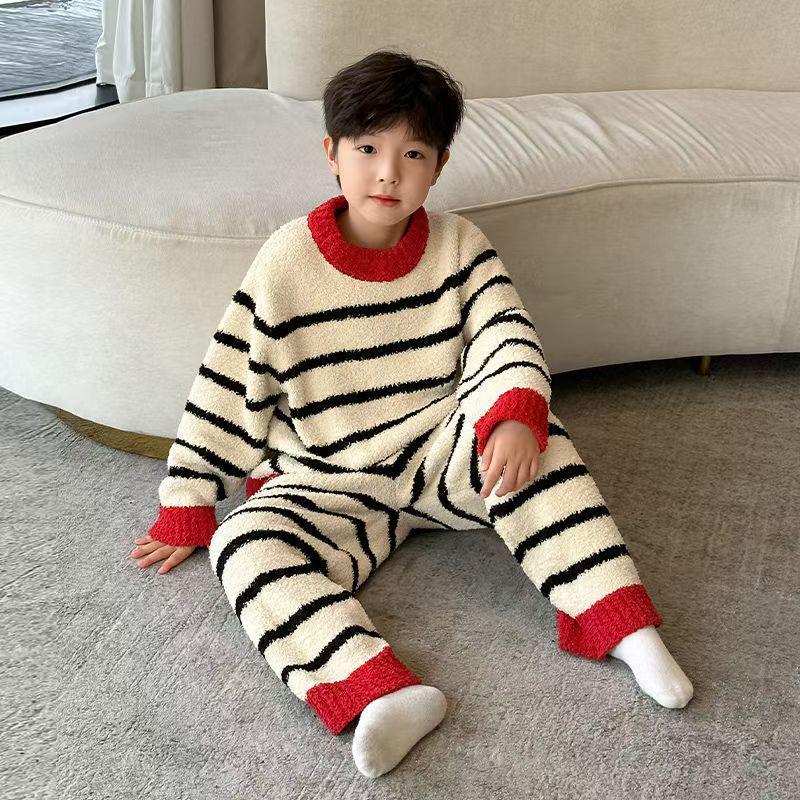 Girls' 2025 Winter Coral Fleece Pajama Set – Cozy Velvet Homewear for Middle and Big Kids