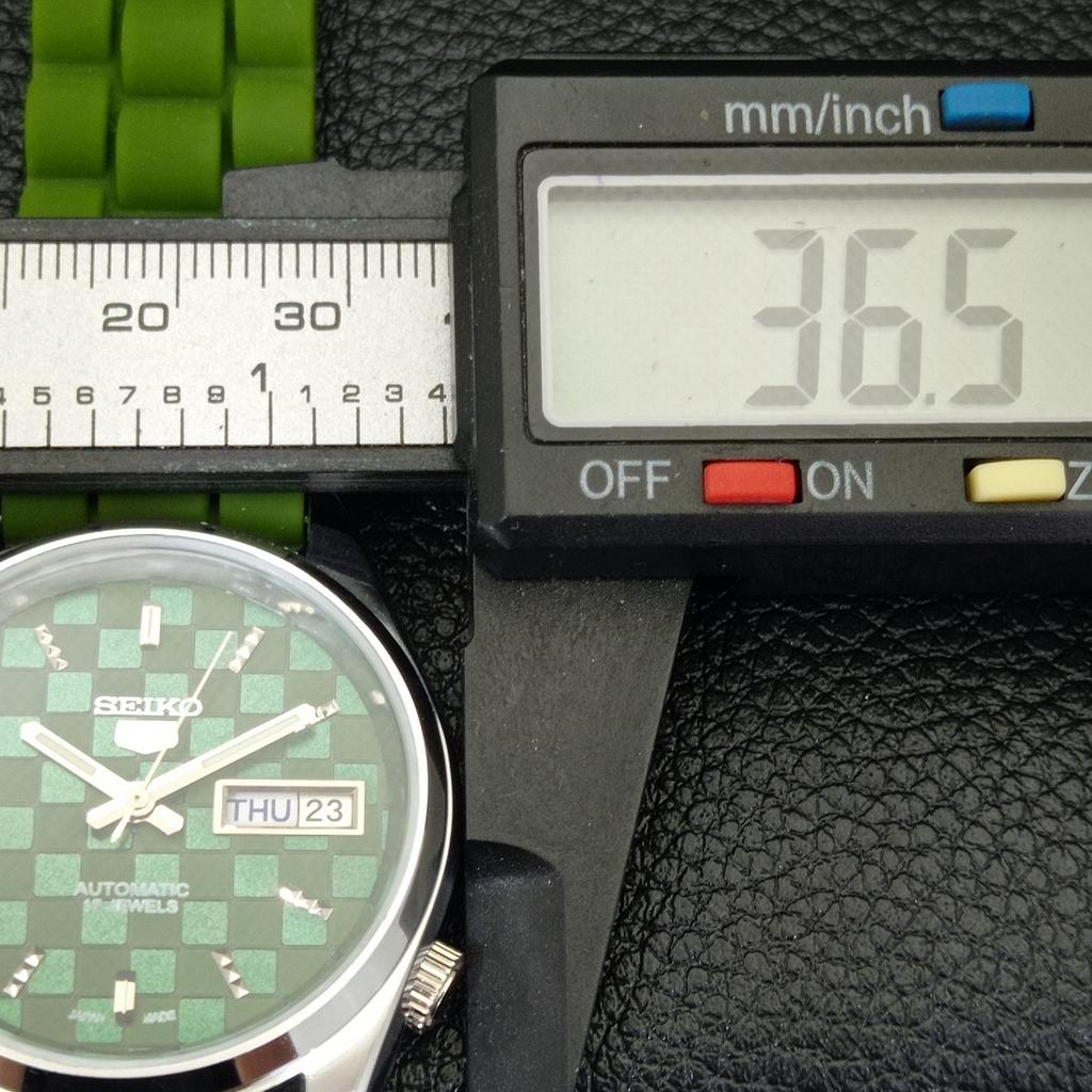 AUTOMATIC VINTAGE REFURBISHED SEIKO 5 JAPAN MENS GREEN DIAL WATCH a440433-4 Sk-a440433