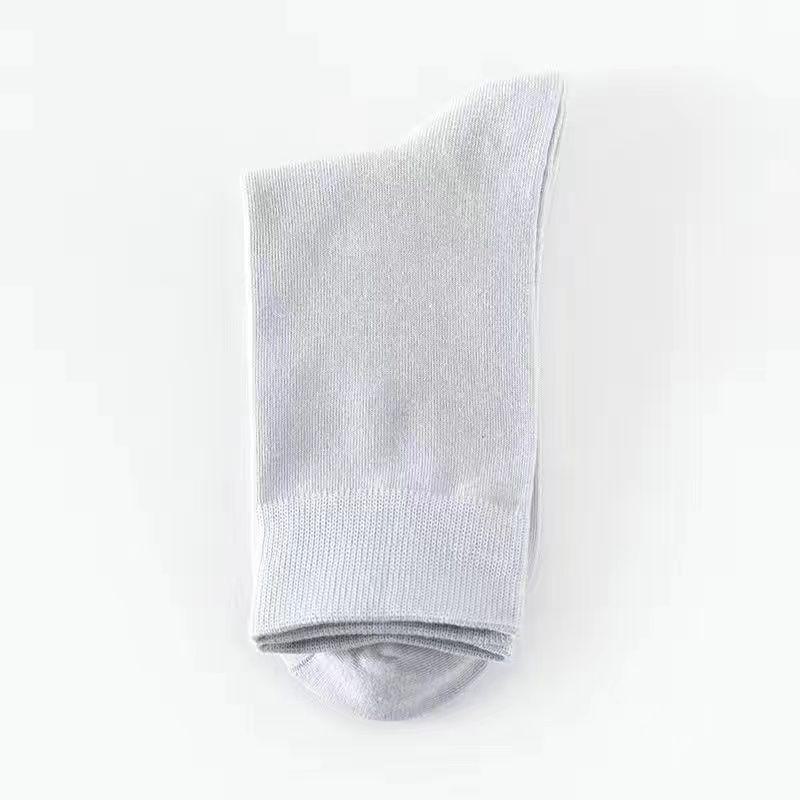 Men's Versatile Black Mid-Tube Socks - Solid Color, Deodorant, Sweat-Absorbent, Ideal for Spring, Autumn, and Summer.