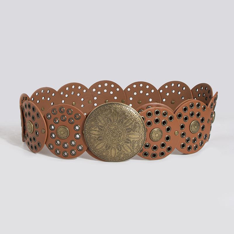 A New Retro Round Rivet Accessory, A Stylish Punk and Hot Girl with A Unique Heavy Industry Wide Women's Belt