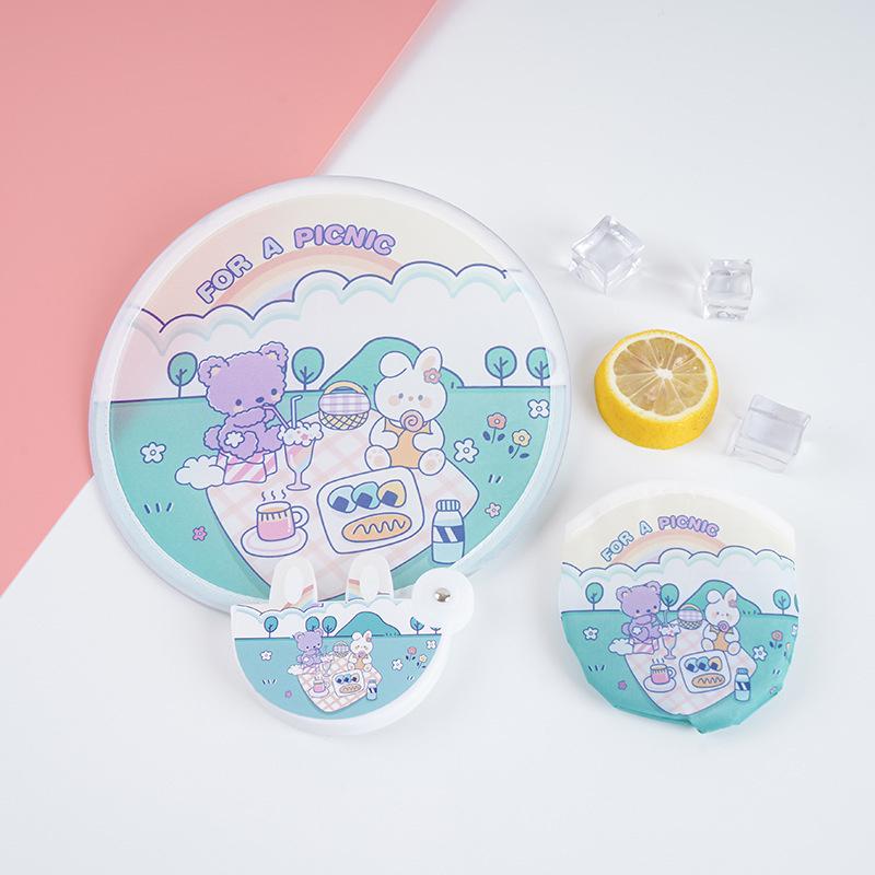 1 Stück Cartoon Niedlich Mini Faltbarer Handventilator - Weiches Tuch Runder Tragbarer Persönlicher Ventilator für Sommer Outdoor Pendeln & Geschenk