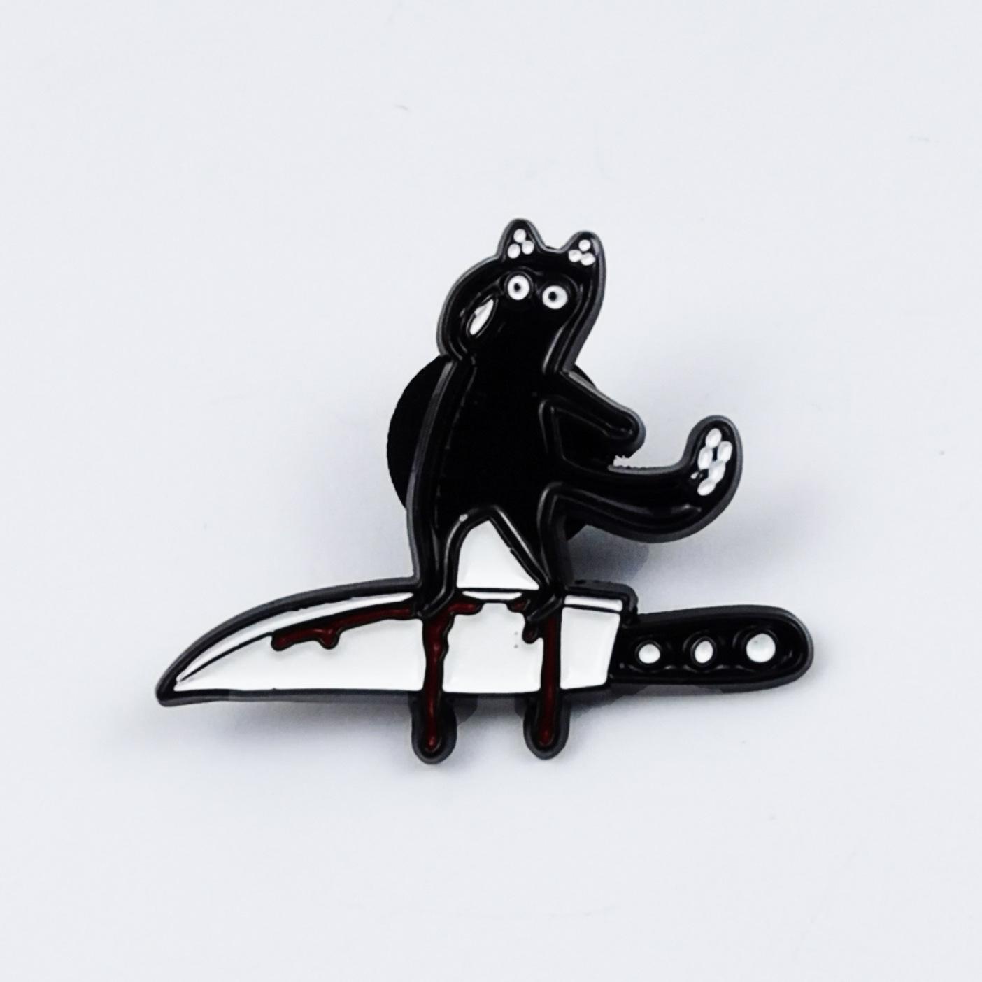 Creative Punk Animal Skeleton Brooch: Dark Metal Badge for Halloween Backpack Decoration