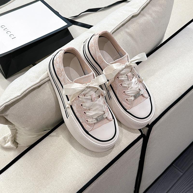 Scarpe da ginnastica con plateau da donna nuove a taglio basso in pelle suola morbida piccolo rialzo casual sportive board shoes