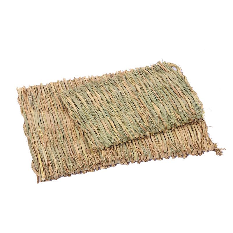 Hand-Woven Grass Mat for Rabbits & Guinea Pigs - Cozy Pet Nest & Foot Pad