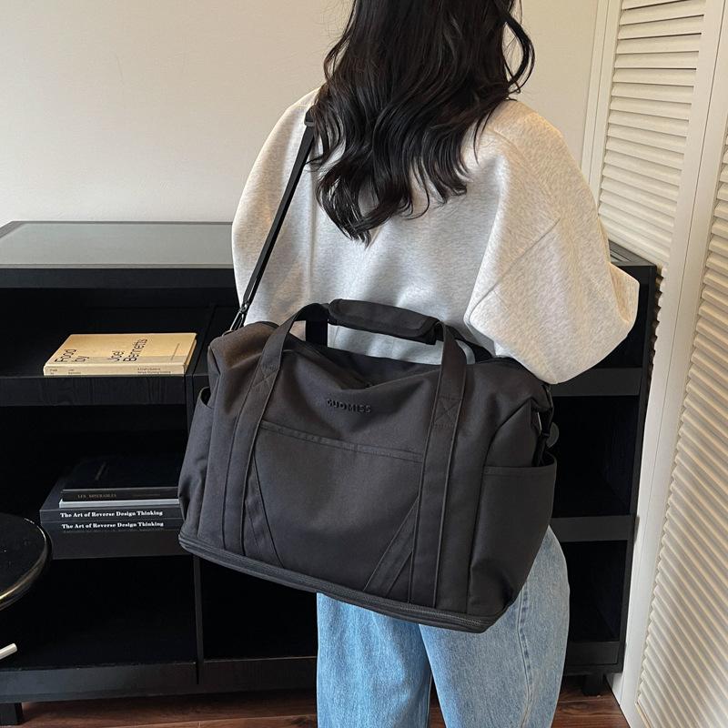 New expandable travel bag high value contrasting color travel boarding messenger bag casual yoga fitness bag women