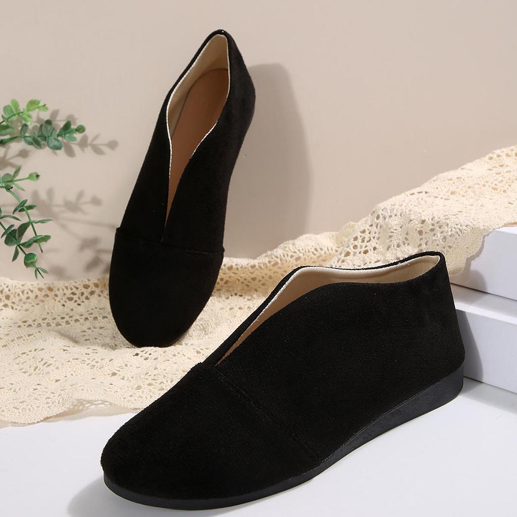 2024 Women's Plus Size Round Toe Flat Martin Boots: Autumn V-Cut, Non-Slip, Wear-Resistant, Versatile Solid Color