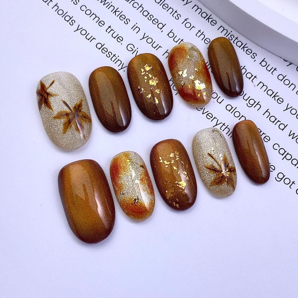 Hand-Painted Maple Leaf Cat Eye Gradient Nail Tips - Short Oval, Autumn/Winter Nails
