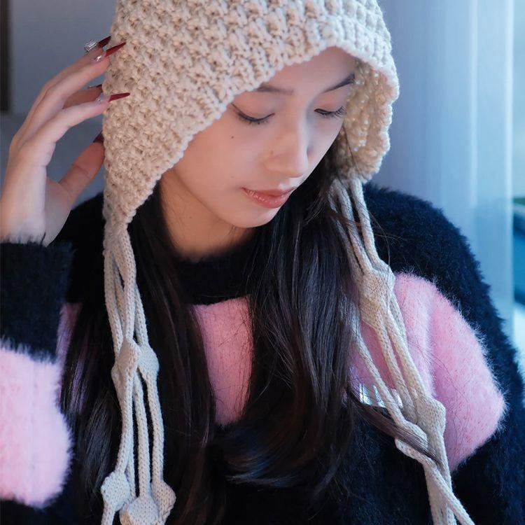 2024 Nouveau Hiver Femmes/Hommes Fait Main Pompon Rouge Tricoté Laine Chaud Chapeau Baotou Protection Oreilles Chapeau à Sangle