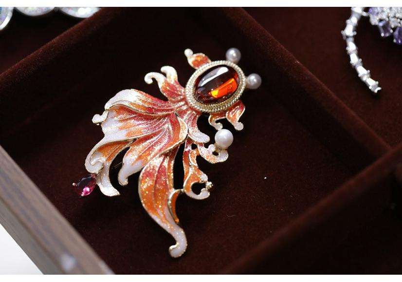 Bo Xin Yun Koi Brooch: New Chinese Year Enamel Pearl Goldfish Accessory