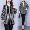 Middellange Verticaal Gestreepte Blouse voor Dames Vroege Herfst Nieuw Groot Maat Los en Stijlvol Kraag Dames T-shirt