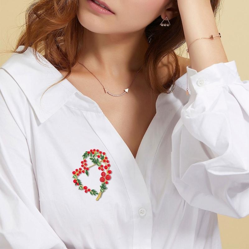 Beautiful Fruit Heart Brooch Party Office Pins Fashion Lapel Pin Alloy Texture Suitable for Women and Unisex Present