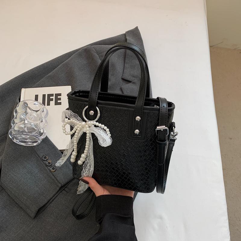 Premium sense simple portable bucket bag women's 2025 summer new fashion contrasting color messenger bag