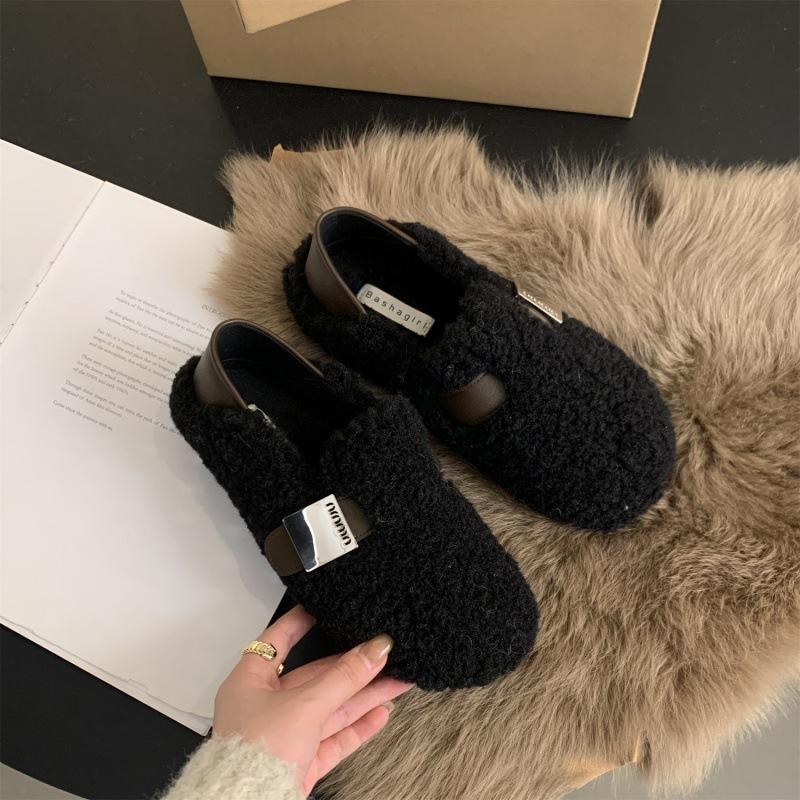 Lamb wool shoes women's winter wear 2025 new Korean version retro flat one-pedal bean shoes women's velvet cotton shoes