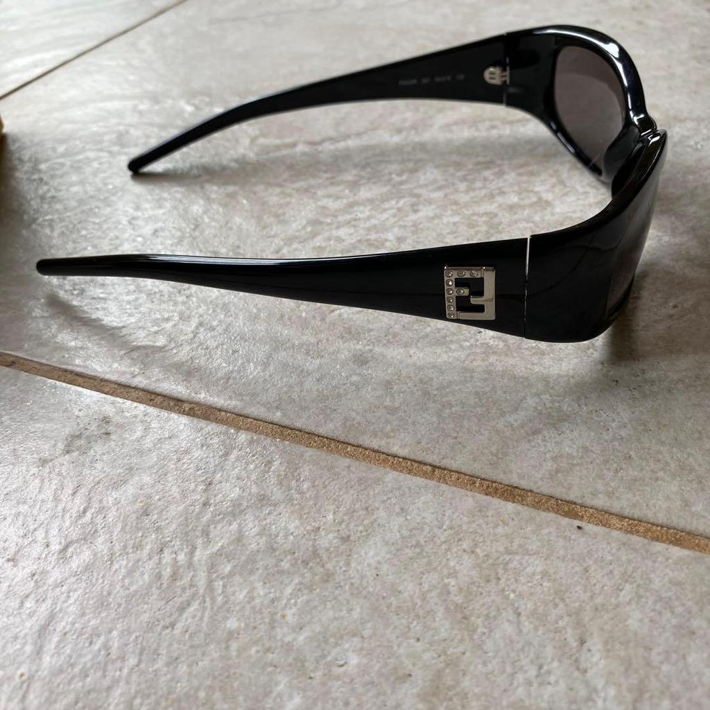 Used FENDI Sunglasses FS334R with case and box