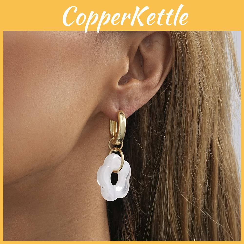 Stylish Flower Resin Earrings Modern Geometric Design Perfect For Street Snap