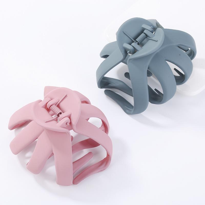 Pinzas para el pelo de pinza de cangrejo geométricas para mujeres y niñas Pinzas de cangrejo para el pelo de metal Forma de Luna Pinza para el pelo Pinza de pelo Color sólido Accesorios para el pelo de tamaño grande
