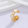 Anello in Acciaio Titanio Placcato Oro - Elegante Stile Ins da Donna con Sensazione di Alta Gamma e Design Semplice, Influenza Europea e Americana.