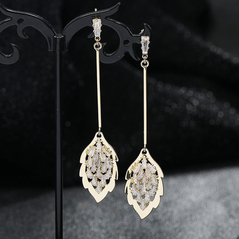 Korean Niche Design Temperament Socialite Crystal Earrings Women's High-end Sense Retro Fringed Long Earrings Trendy Earrings