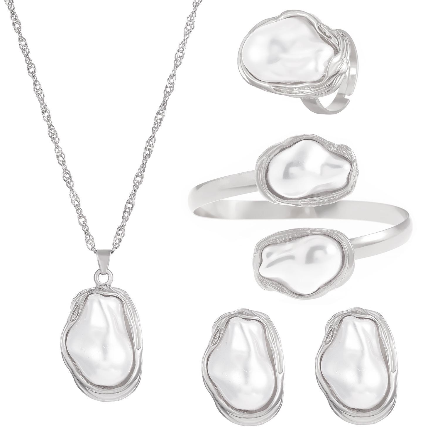 

Чокер из барочного жемчуга: Необычное и минималистичное металлическое ожерелье