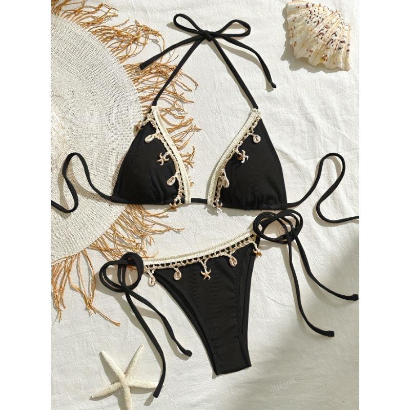 Conjunto de Bikini Triangular para Mujer con Adorno de Conchas Color Beige con Cierre de Lazo al Cuello
