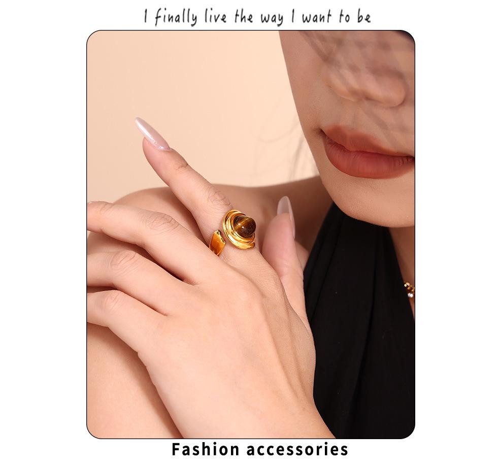 Retro Europäische & Amerikanische C-förmige Tigeraugenstein-Ohrringe mit Edelstahlring, PVD-beschichteter Schmuck.