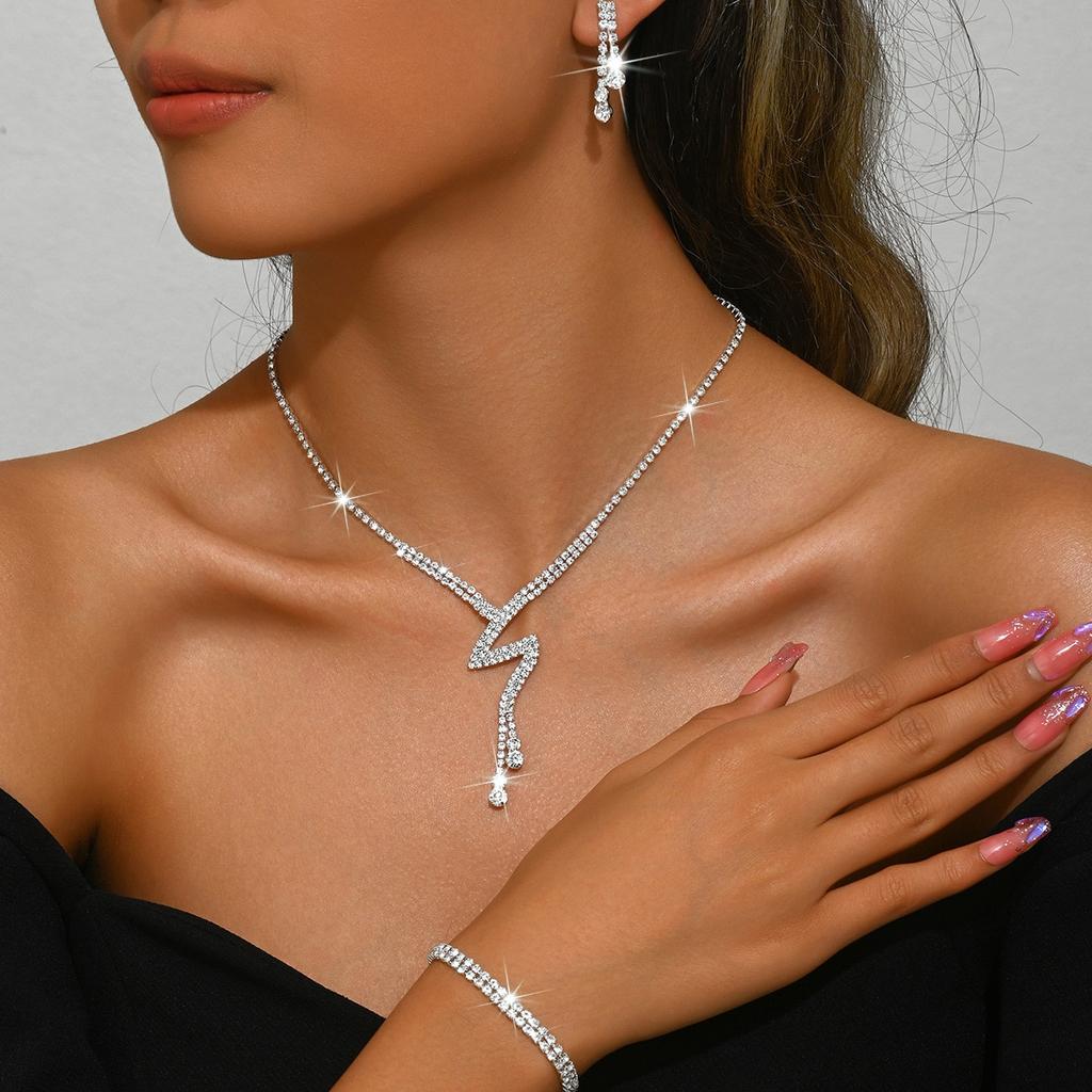 Women's Jewelry Set Necklace Earrings Bracelet Zircon Collarbone Chain Elegant Silver Tone Gift