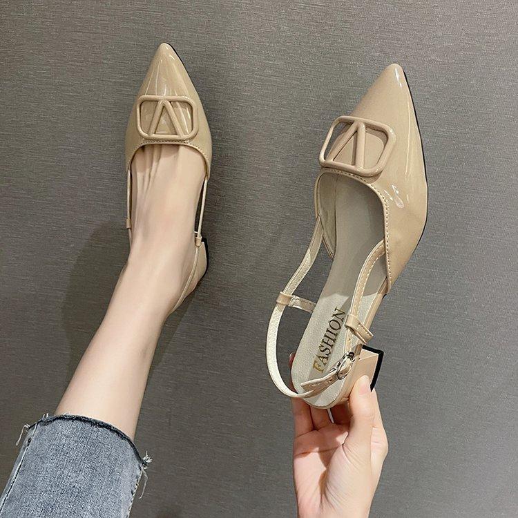 Talons carrés à tempérament 22 été nouvelle boucle talon épais ajouré chaussures simples sandales à bout français