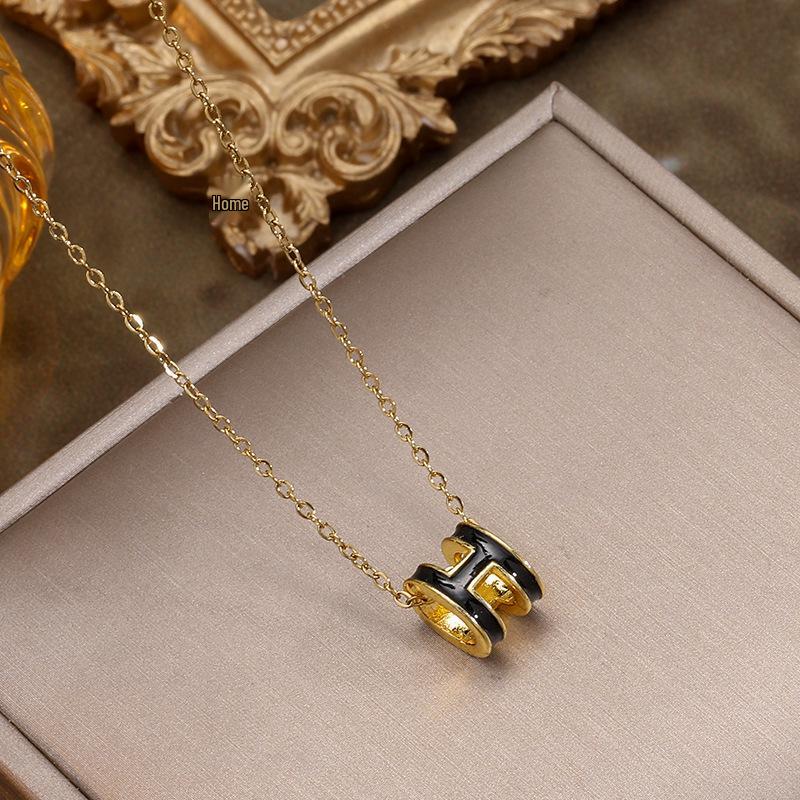 Titanium Steel H Letter Women's Necklace - Drip Glaze, High-End, Versatile Clavicle Chain, Fashionable Internet Celebrity Accessory.