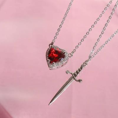 Collier rétro amour, bijoux européens et américains, une flèche à travers le cœur, pendentif poignard d'amour pour la Saint-Valentin