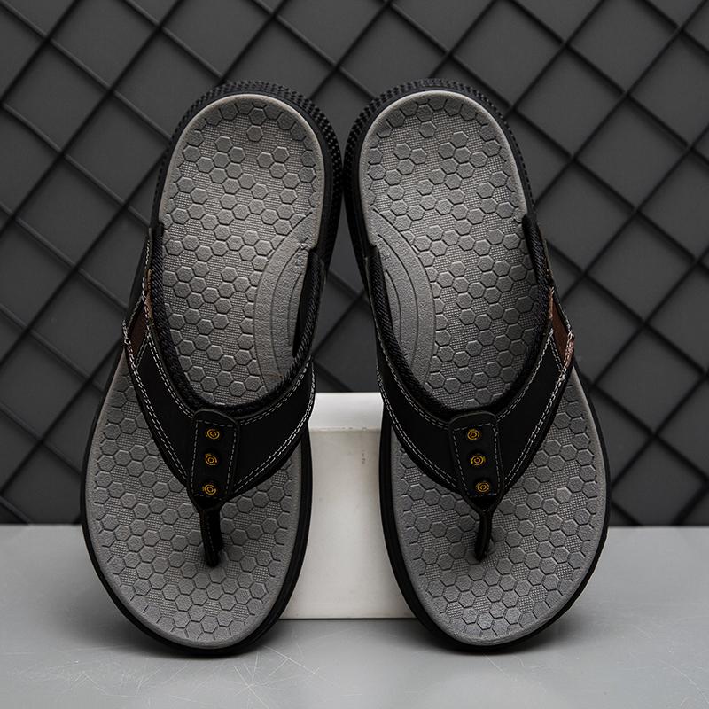 Fashion 2025 New Style Fashionable Men's Leather Comfortable Flip - Flops Anti - Slip Summer Beach Sandals Breathable Retro Casual Shoes