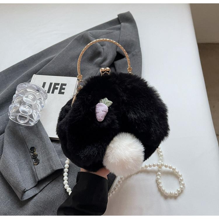 Plush Bag Women's Autumn and Winter 2025 New Niche Pearl Messenger Bag Versatile Cute Portable Small Round Bag