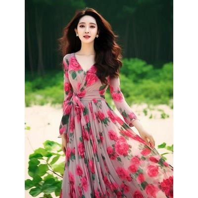 Elegante Abito da Vacanza Francese Stampa Floreale Scollo a V Laccetto Rosa Outfit da Spiaggia per Donna Moda Estiva