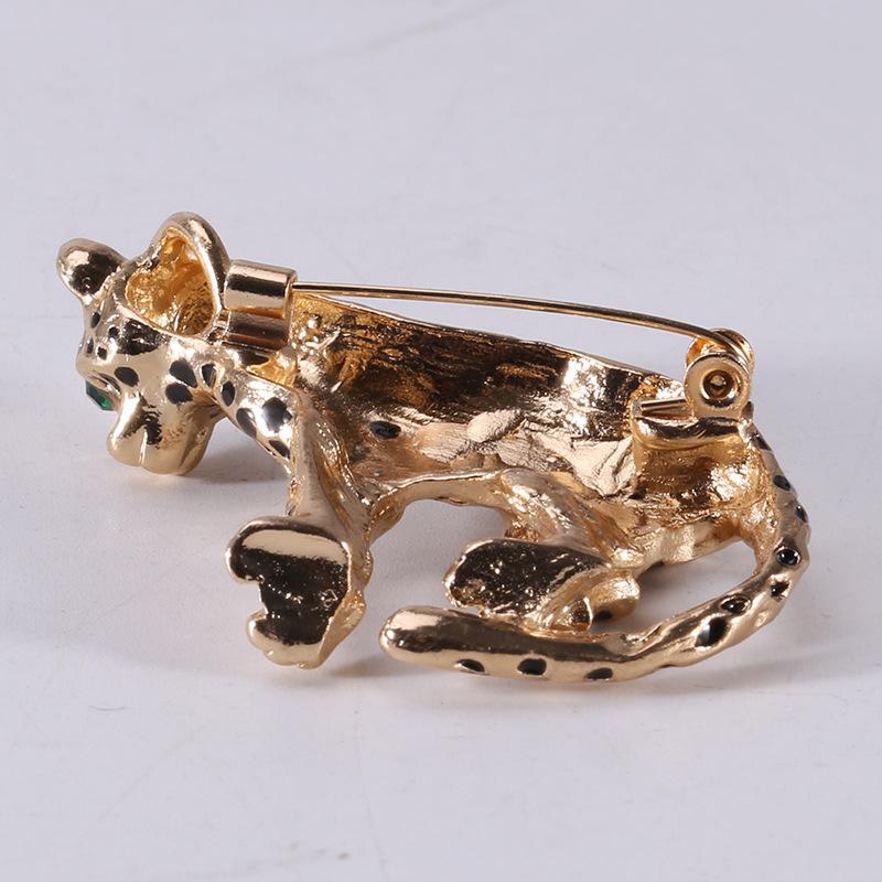 High-End Emaille Leopardenbrosche, Ölgefleckte Leoparden-Korsage Herren- und Damenzubehör Tiernadel