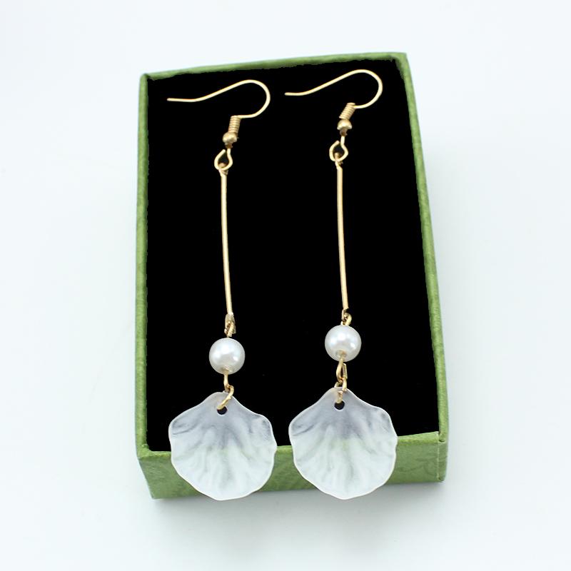 Resin Acrylic Matte White Petal Imitation Pearl Long Tassel Drop Earring Female Simple Flower Ear Zircon Christmas Girl Gift