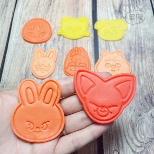 TARKAY Stray Kids Cookie Cutter Set (8 Pieces) - skzoo 2023 Concert MANIAC - Idol Support, Baking Supplies, Kitchen Press, Bento Box, Cooking, Biscuit