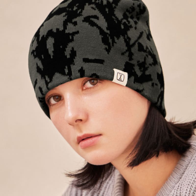 

Шапка бини VARZAR VA Spread Square жаккардовая угольная FREE