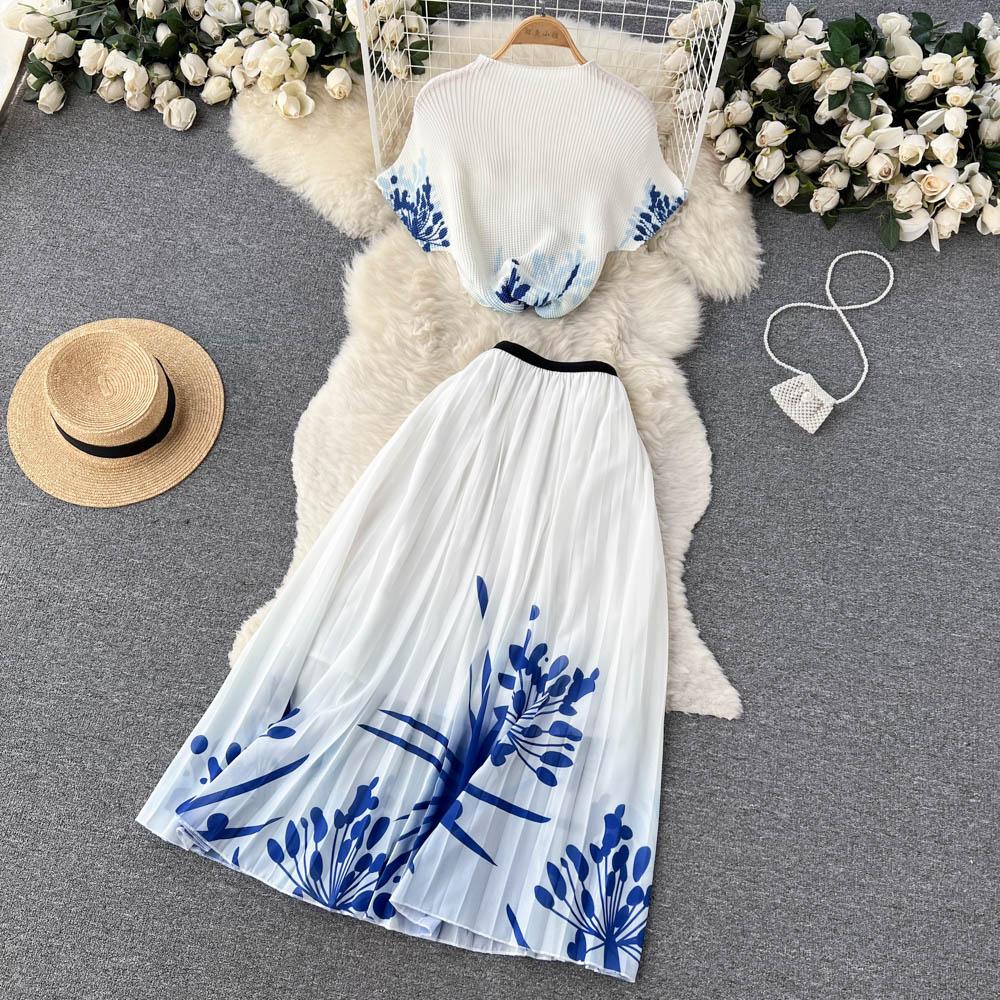 Dámský podzimní dvoudílný potištěný crop top a sukně střední délky