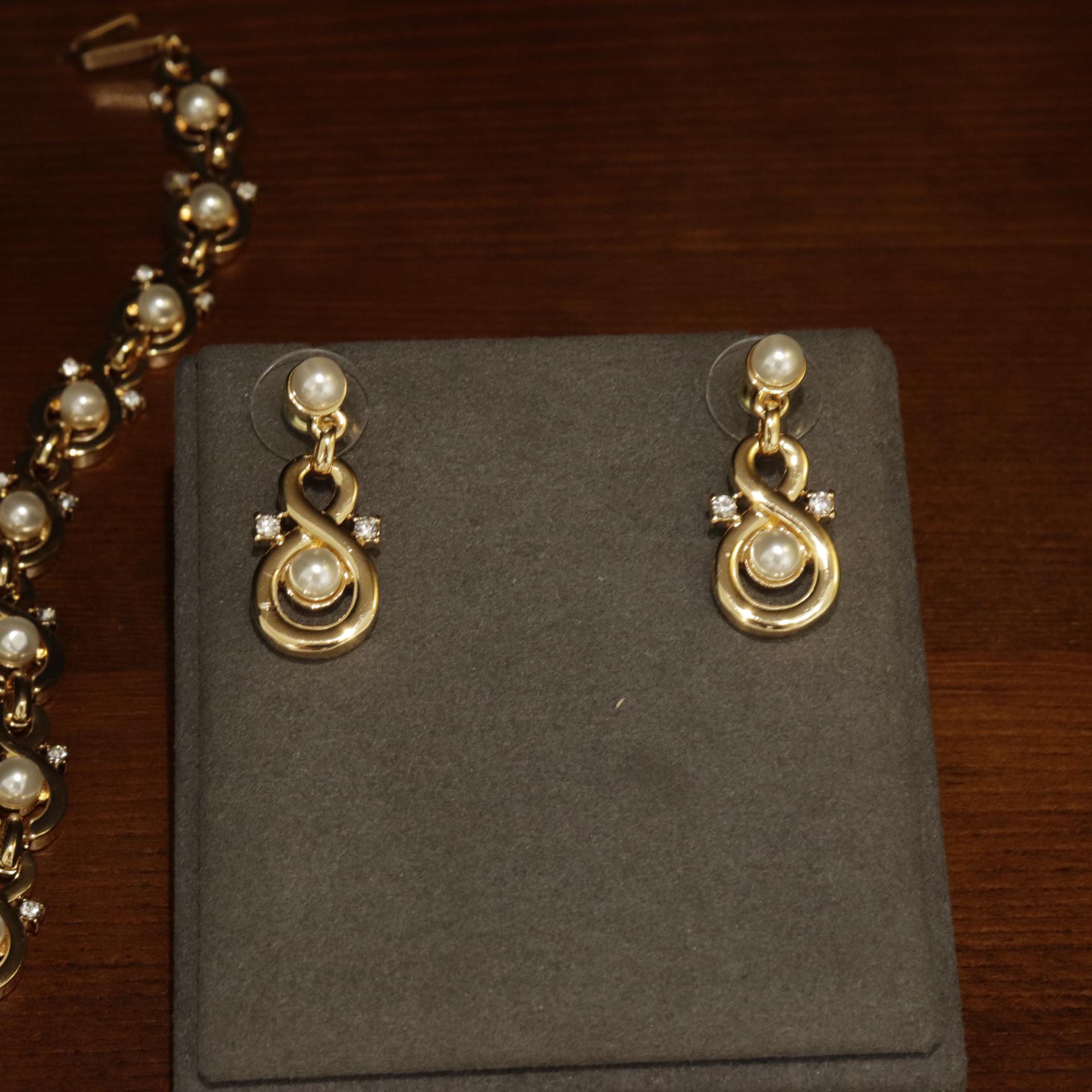French Retro Pearl & Gourd Earrings with Copper Necklace Set - Elegant, Versatile Jewelry.
