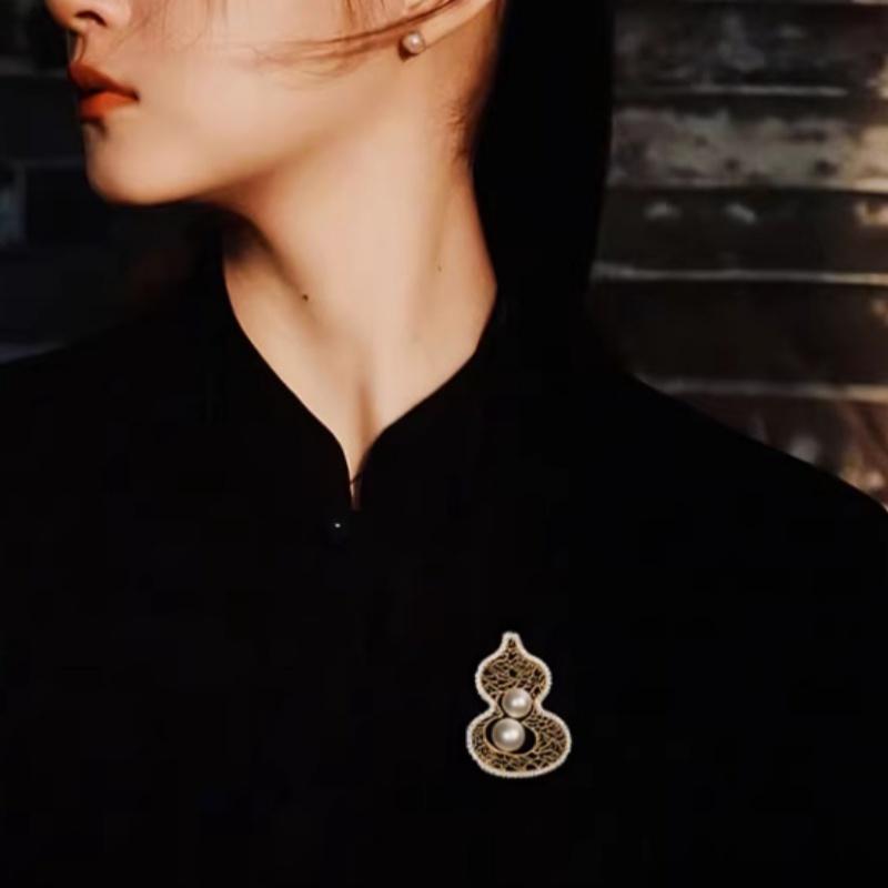 New Chinese Style Hollow Gourd Pearl Elegant Suit Brooch For Women Clothing Coat Corsage Jewelry Accessories Gifts
