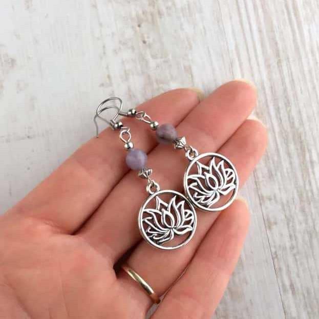 

Retro Temperament Amethyst Beads Sliver Color Hollowed-out Lotus Flower Dangle Earrings for Women Yoga Meditation Jewelry Gift