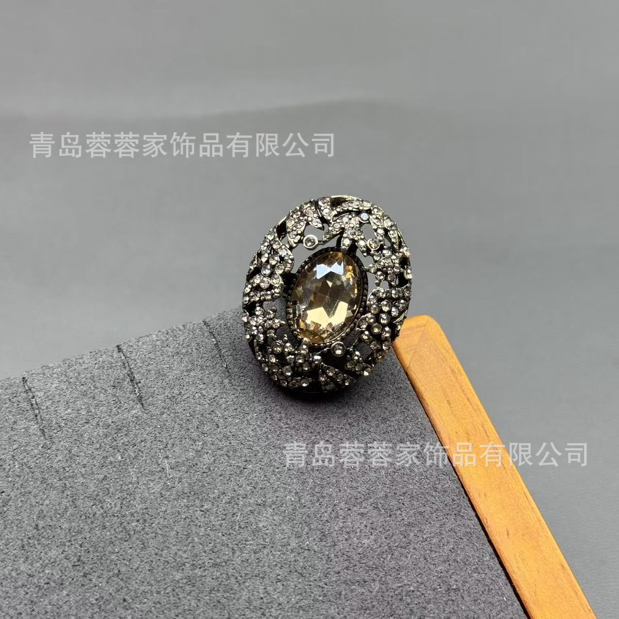 Vintage Silver Needle Oval Earrings Fashionable Full French Court Style Light Luxury Exaggerated Personality Of