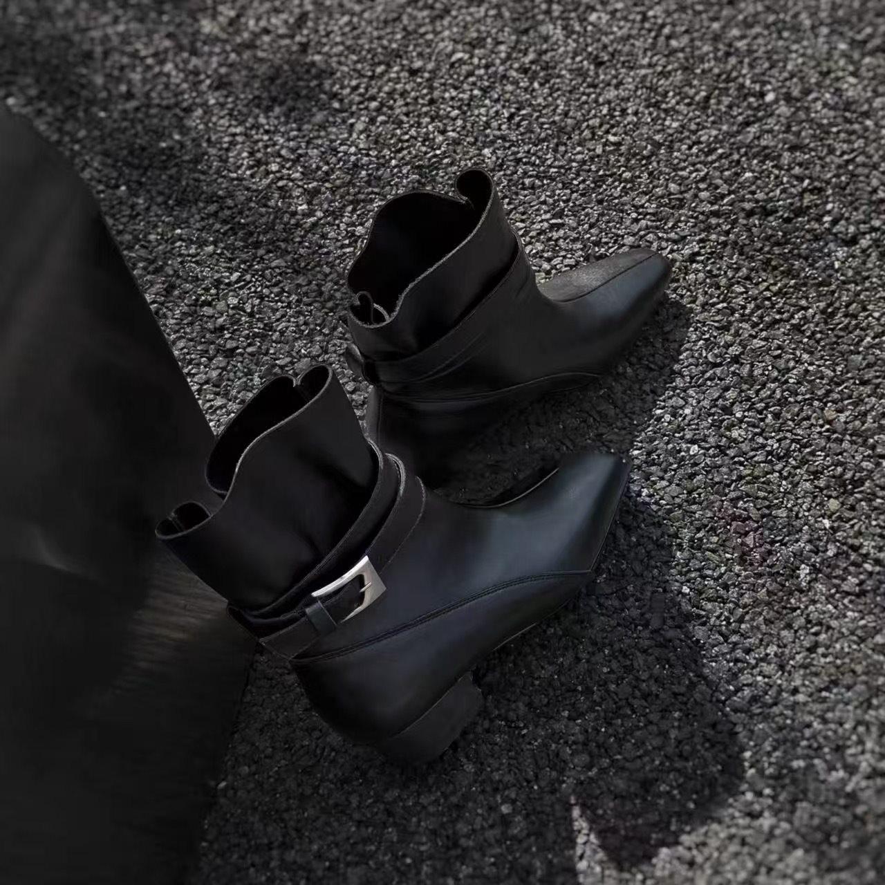 

Martin boots fashion belt mouth two wear temperament short boots female British style belt buckle sleeve square head retro thick heel fashion 40 чёрный